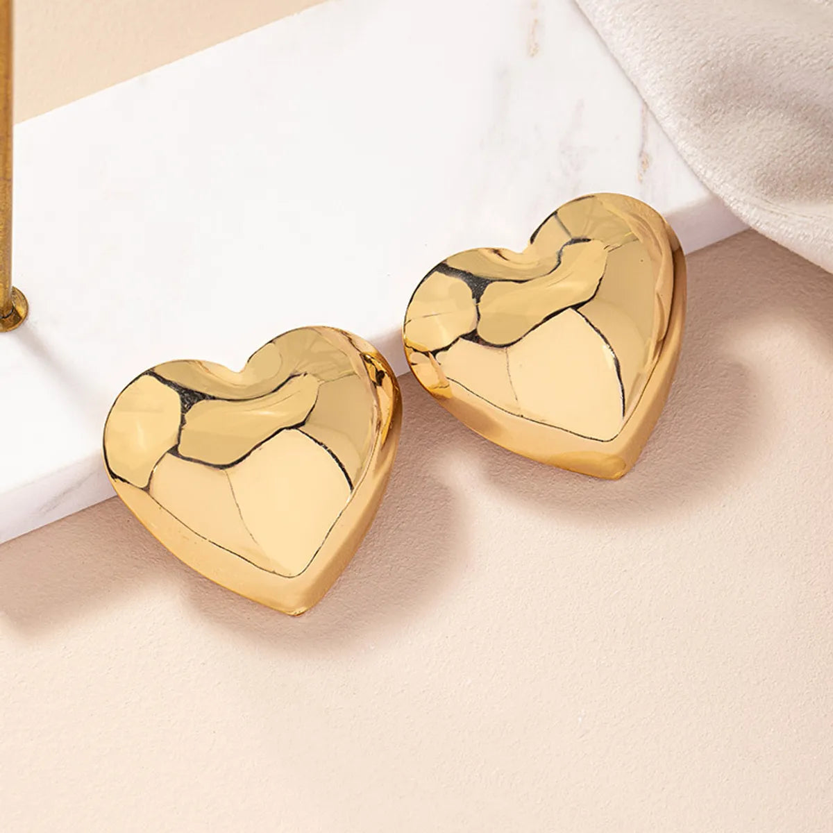 Pearl and Diamond Earrings-1 Pair Simple Style Heart Shape Plating Alloy Gold Plated Ear Studs