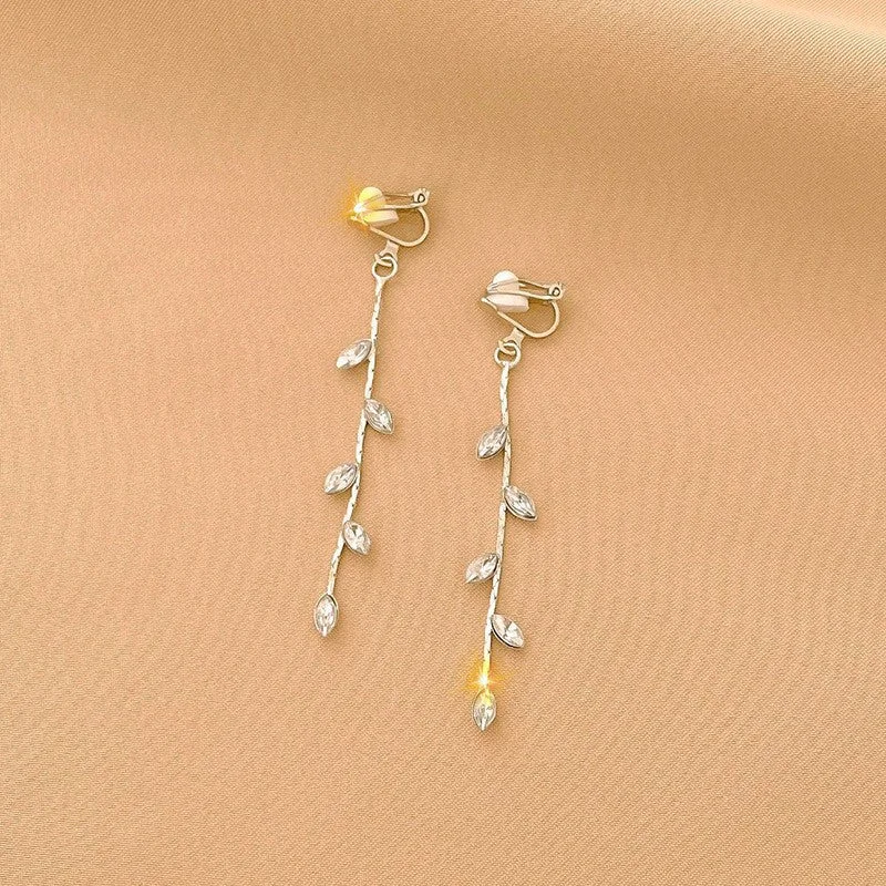 32# Silver Drop Ear Clip