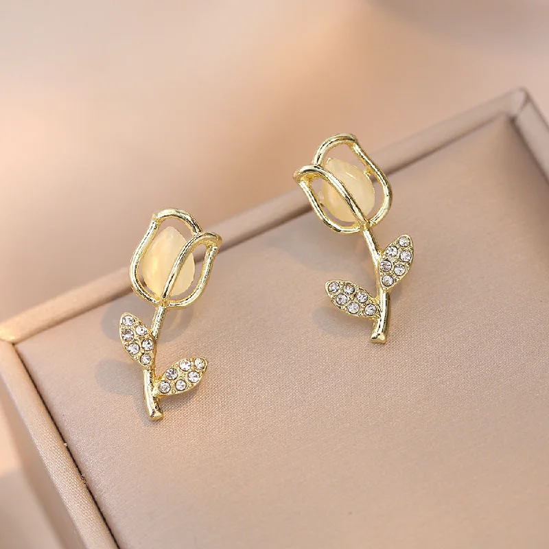 E542 Tulip Earrings