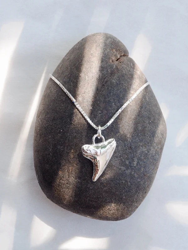 Custom Name Necklace-Silver Shark Tooth Necklace - Mano