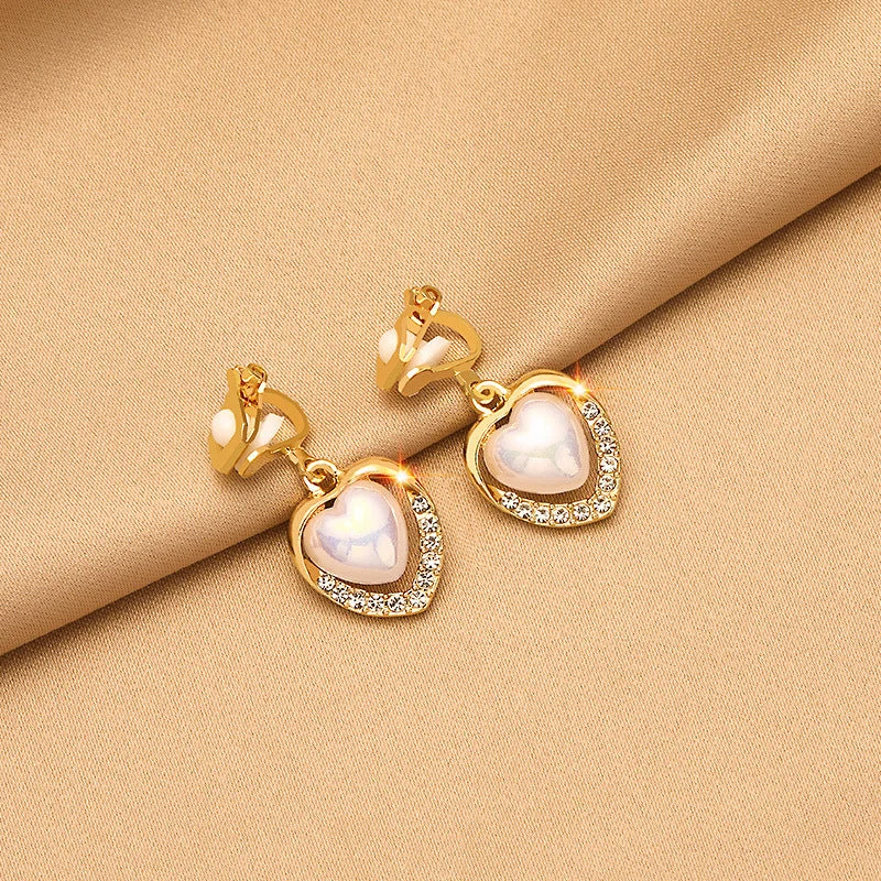 9# Love Pearl Ear Clip