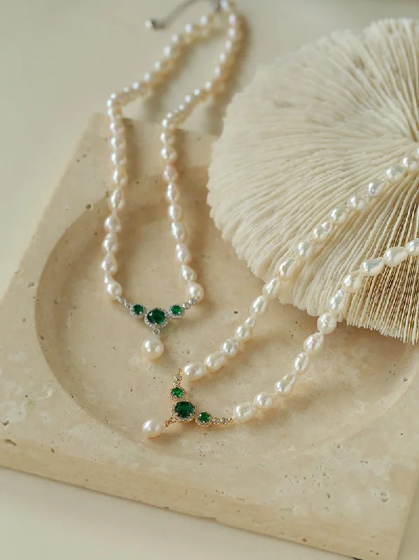 Handcrafted Pendant Necklace-Drop Baroque Pearl Emerald Pendant Necklace