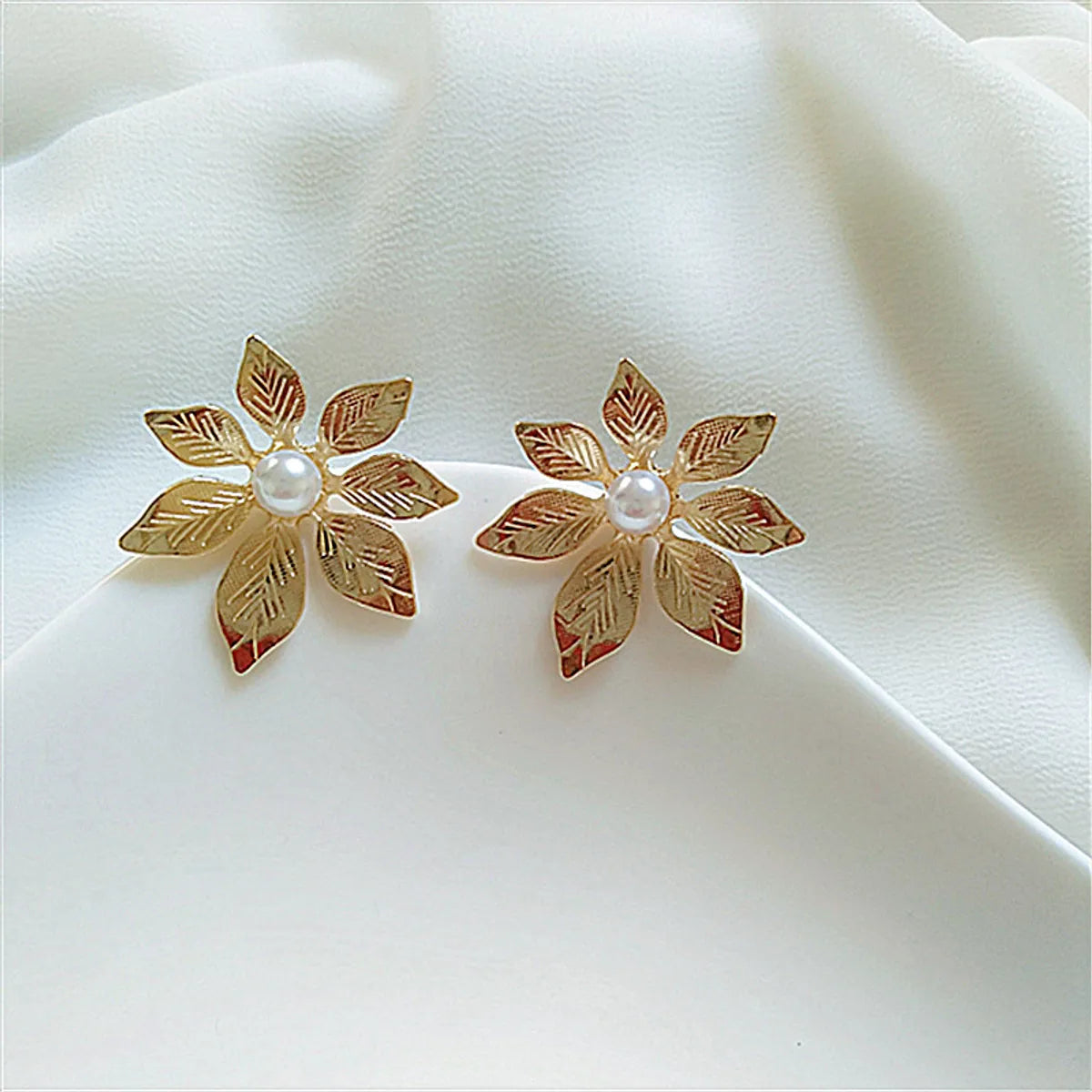 Charming Earrings for Women-1 Pair Classic Style Flower Plating Inlay Metal Artificial Gemstones Ear Studs