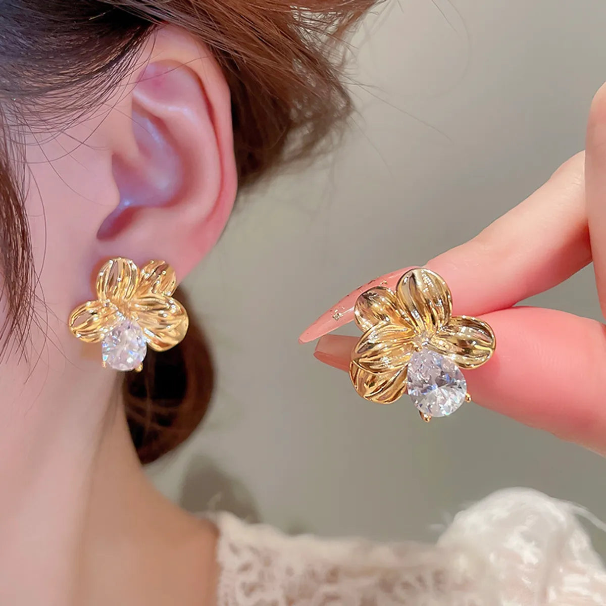 Minimalist Gold Earrings-Elegant Flower Alloy Inlay Artificial Diamond Women's Ear Studs