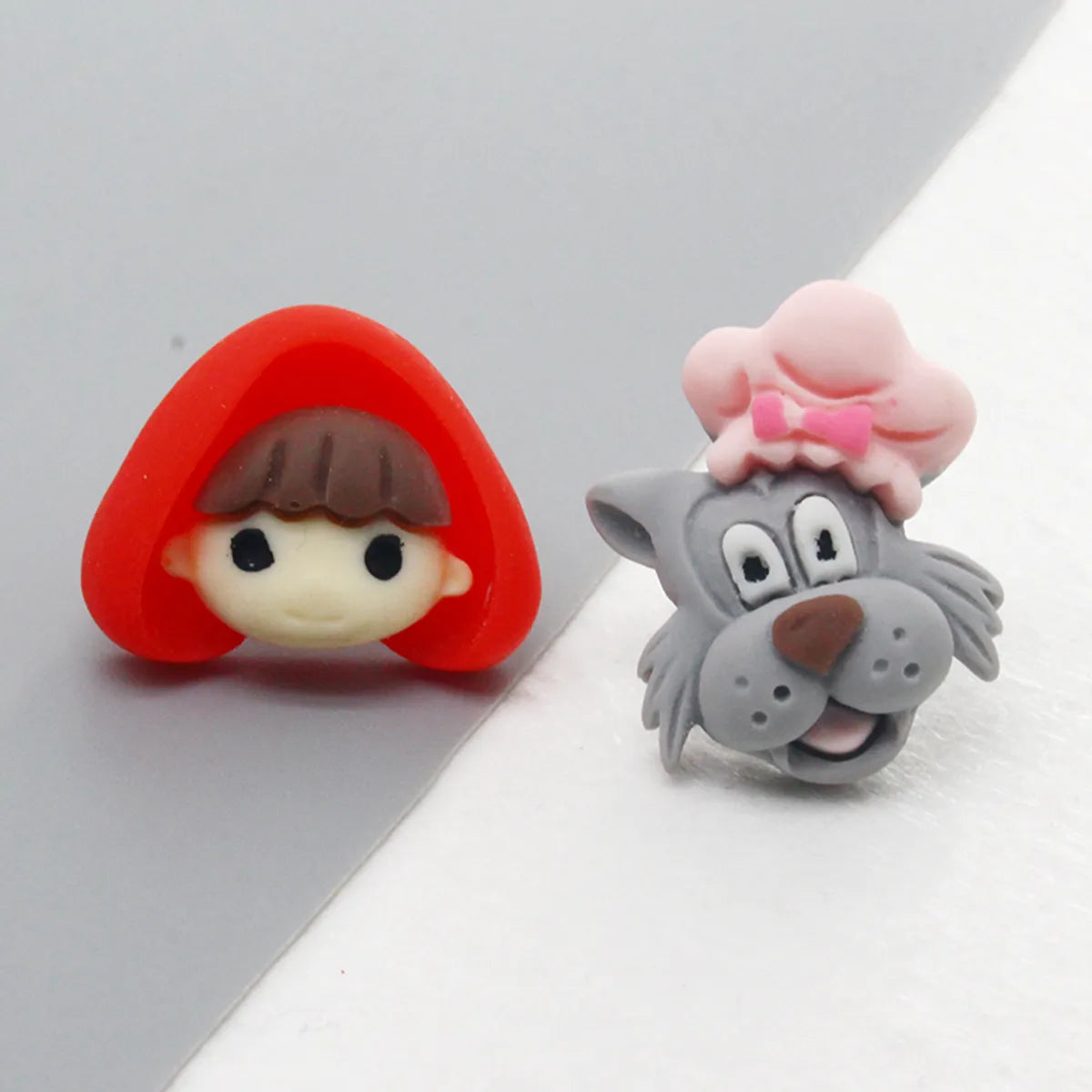 Vintage Silver Earrings-Cute Cartoon Character Resin Ear Studs 1 Pair