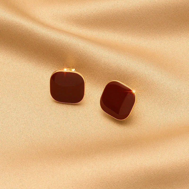 34# Red Square Ear Clip