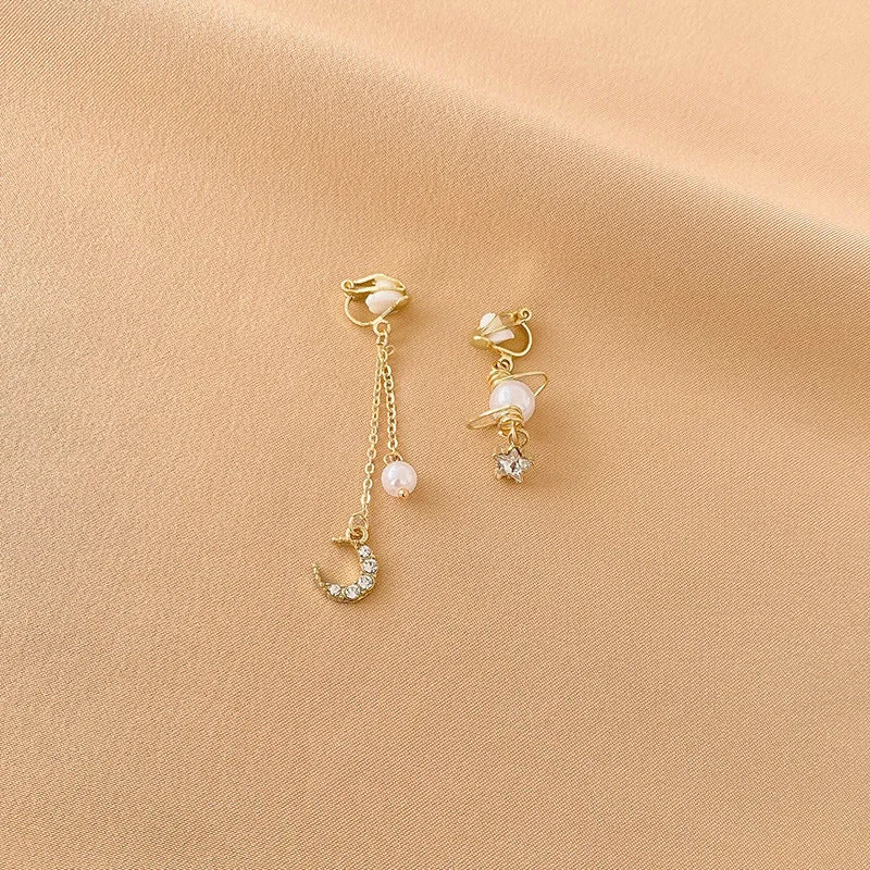 35# Star and Moon Ear Clip