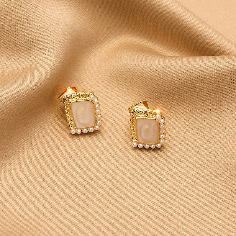 36# White Square Pearl Ear Clip