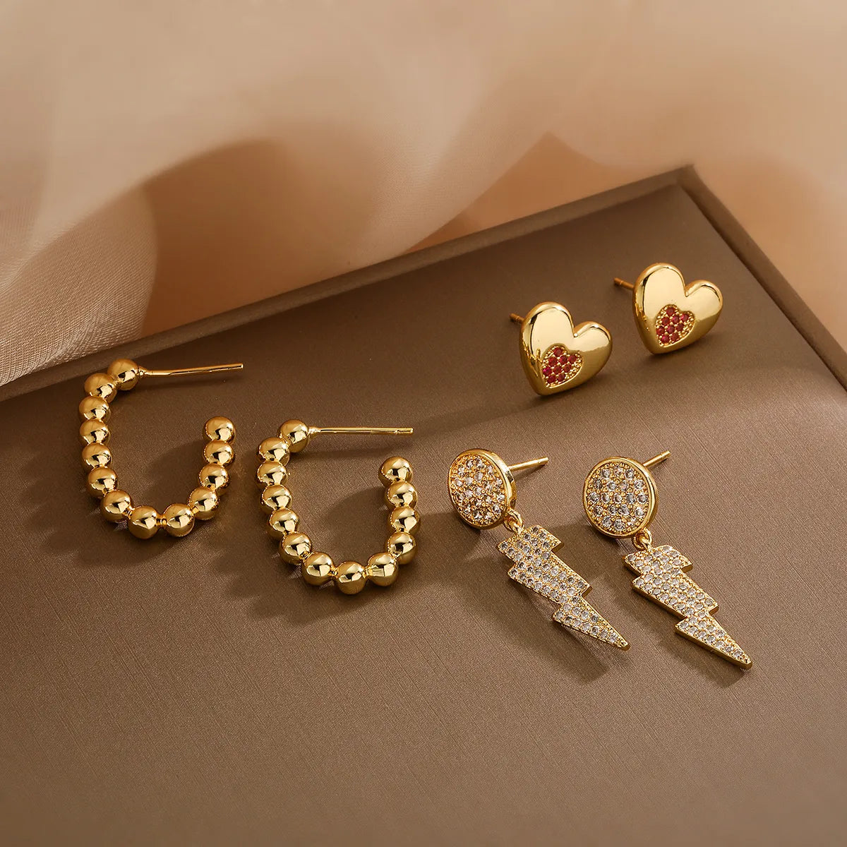 Elegant Pearl Stud Earrings-1 Pair Simple Style Commute Heart Shape Plating Inlay Copper Zircon 18k Gold Plated Ear Studs