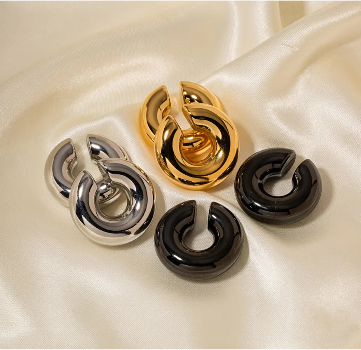 Round Hoop Earrings-1 Pair Simple Style Classic Style C Shape Plating Titanium Steel 18k Gold Plated Ear Studs