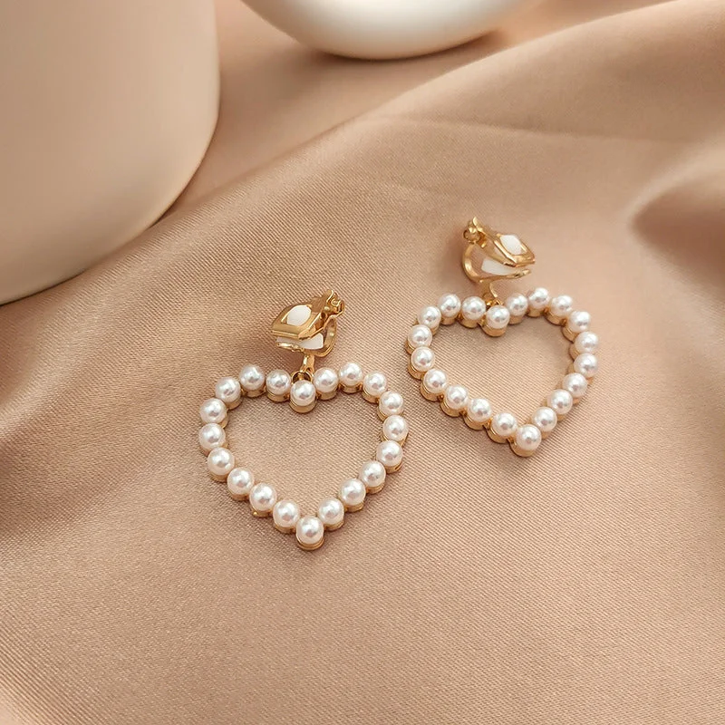 29# Love Pearl Ear Clip