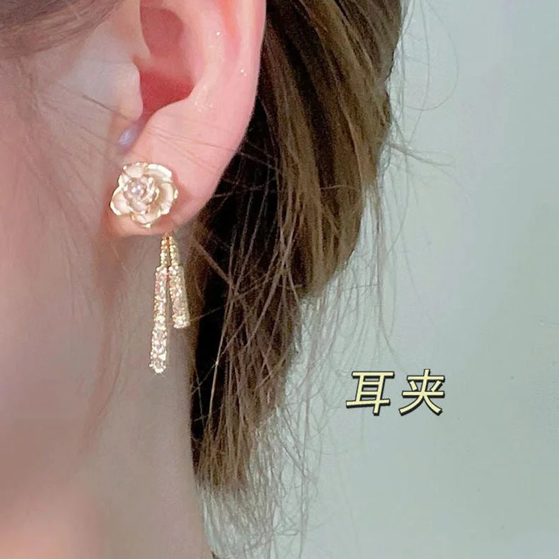 40# White Camellia Ear Clip